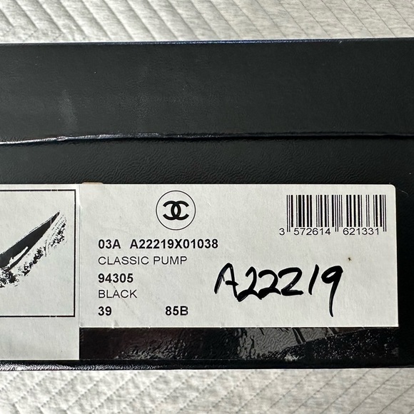 CHANEL MARY JANE CLASSIC PUMPS. SIZE 8 - Picture 4 of 6